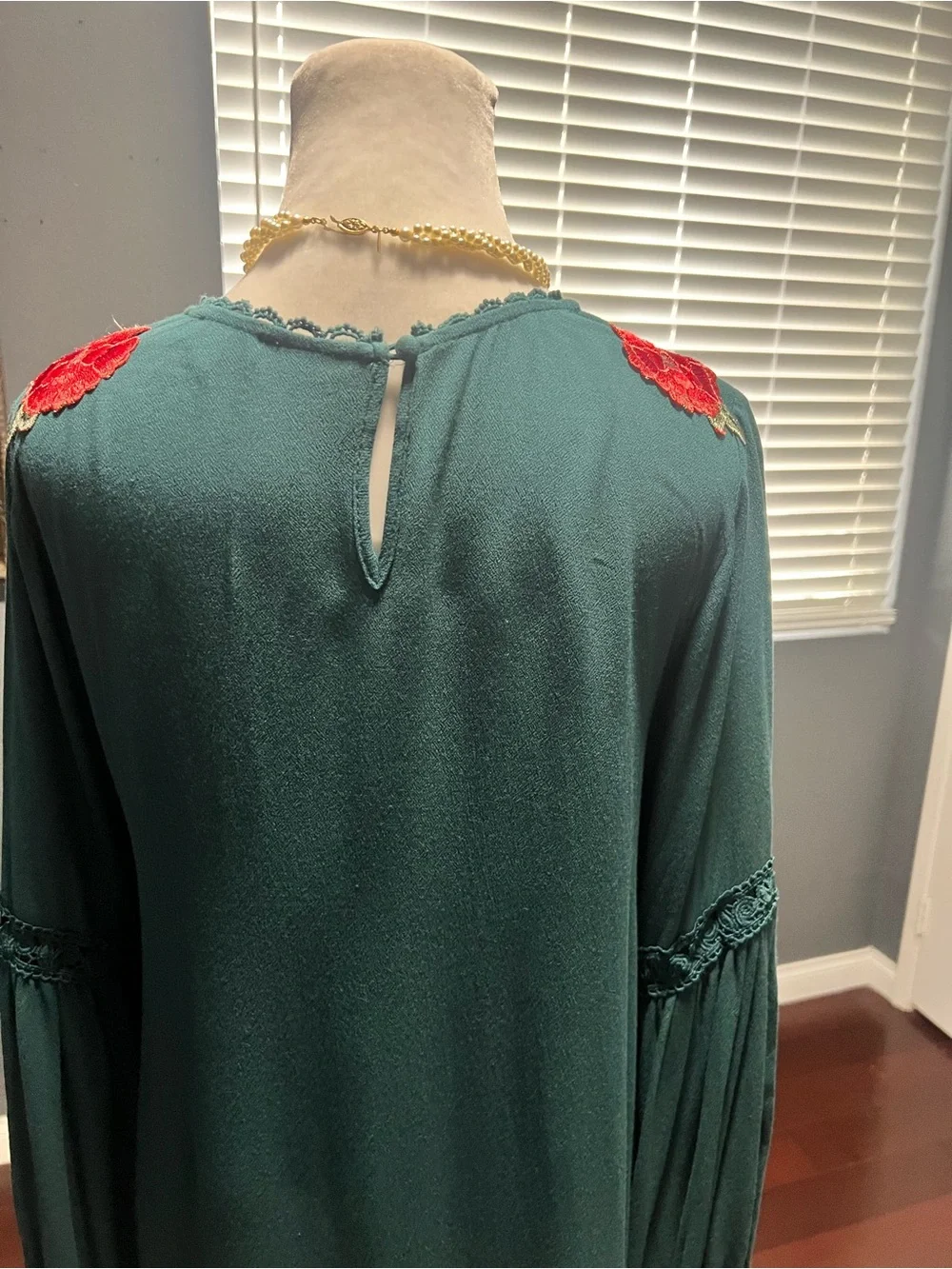 EUC Umgee Green Lace-Accent Long Sleeve Dress. Size Small